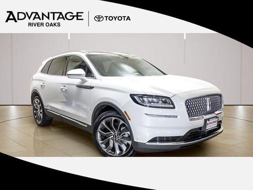 Pristine White Metallic Tri-Coat 2022 Lincoln Nautilus Reserve