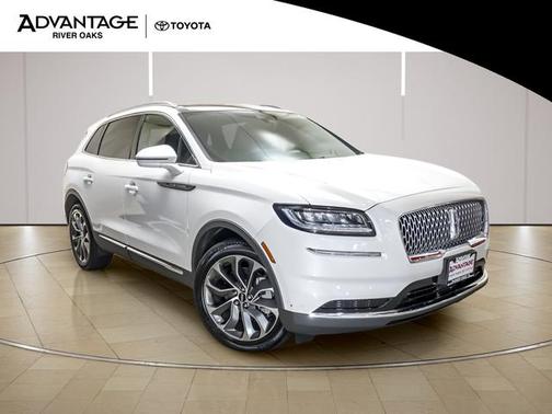 Pristine White Metallic Tri-Coat 2022 Lincoln Nautilus Reserve