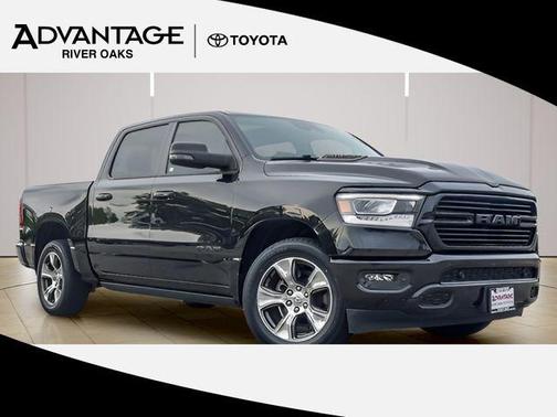 Diamond Black Crystal Pearlcoat 2023 RAM 1500 Laramie