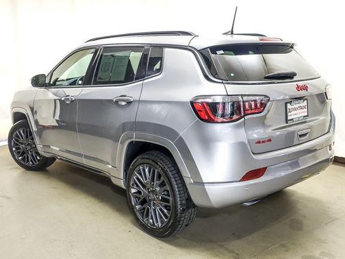 Billet Silver Metallic Clearcoat 2023 Jeep Compass (Red) Edition