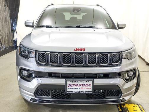 Billet Silver Metallic Clearcoat 2023 Jeep Compass (Red) Edition