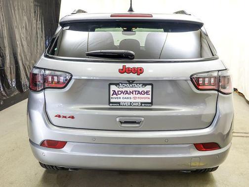 Billet Silver Metallic Clearcoat 2023 Jeep Compass (Red) Edition