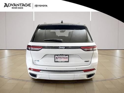 Diamond Black Crystal Pearlcoat 2023 Jeep Grand Cherokee Summit