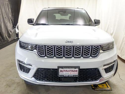 Diamond Black Crystal Pearlcoat 2023 Jeep Grand Cherokee Summit