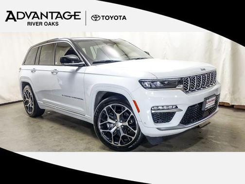 Diamond Black Crystal Pearlcoat 2023 Jeep Grand Cherokee Summit