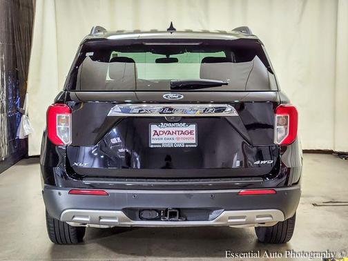 Black Metallic 2024 Ford Explorer XLT