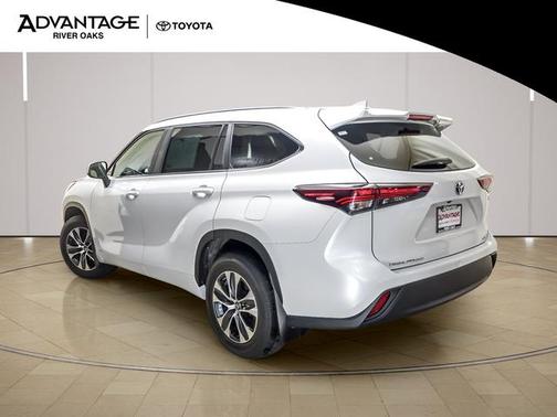 Wind Chill Pearl 2024 Toyota Highlander Hybrid XLE