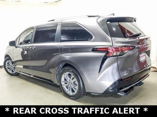 2022 Toyota Sienna Platinum 7 Passenger