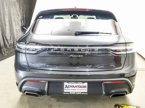2022 Porsche Macan Base
