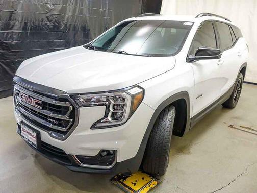 Summit White 2022 GMC Terrain AT4