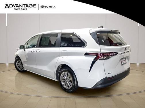 Ice 2025 Toyota Sienna LE