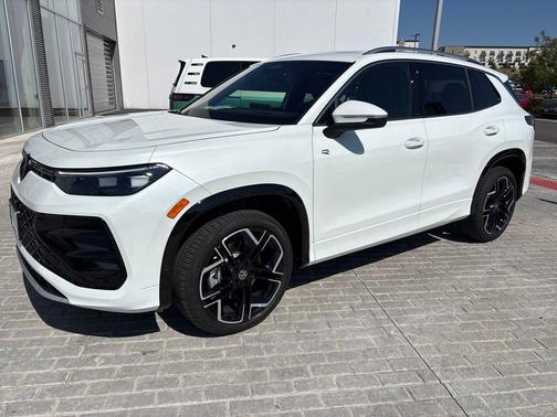 2025 Volkswagen Tiguan 2.0T SEL R-Line 4MOTION