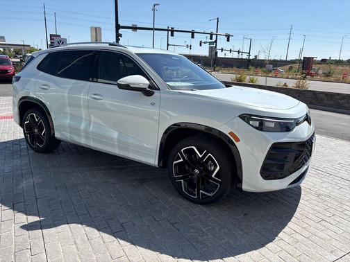 2025 Volkswagen Tiguan 2.0T SEL R-Line 4MOTION
