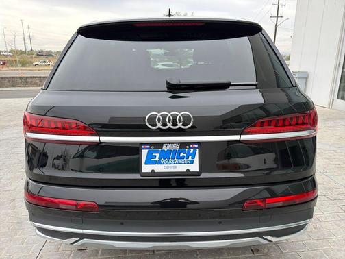 Mythos Black Metallic 2023 Audi Q7 45 Premium