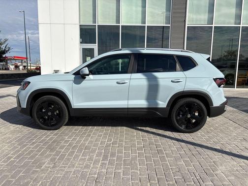 2025 Volkswagen Taos 1.5T SEL