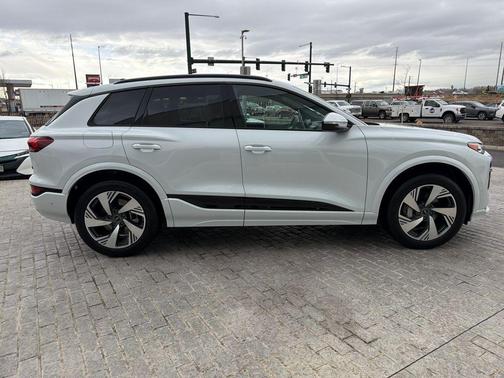 2025 Audi Q6 e-tron Premium quattro