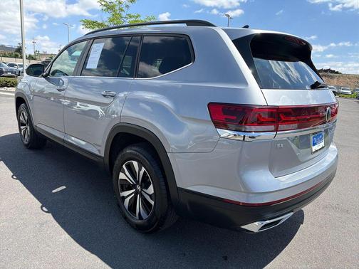 silver mist metallic 2026 Volkswagen Atlas 2.0T SE