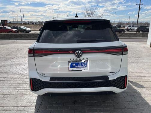 opal white pearl 2026 Volkswagen Tiguan 2.0T SE R-Line Black 4MOTION