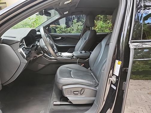 2023 Audi Q7 55 Premium Plus
