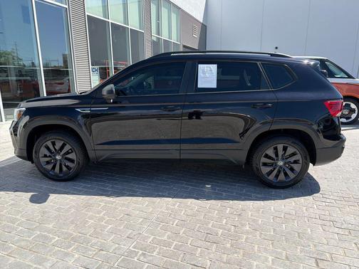 Deep Black Pearl 2024 Volkswagen Taos 1.5T S