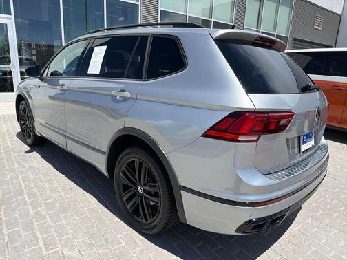 Pyrite Silver Metallic 2022 Volkswagen Tiguan 2.0T SE R-Line Black 4MOTION