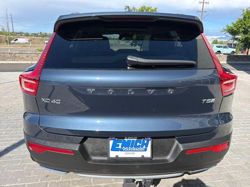 Denim Blue Metallic 2020 Volvo XC40 T5 Inscription