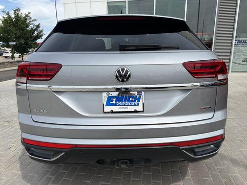 Pyrite Silver Metallic 2022 Volkswagen Atlas Cross Sport 3.6L V6 SE w/Technology