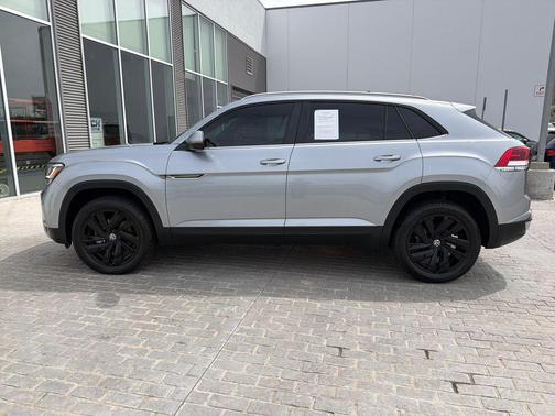 Pyrite Silver Metallic 2022 Volkswagen Atlas Cross Sport 3.6L V6 SE w/Technology