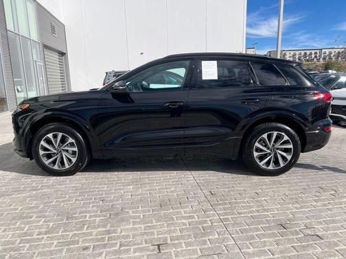 2025 Audi Q6 e-tron Premium quattro