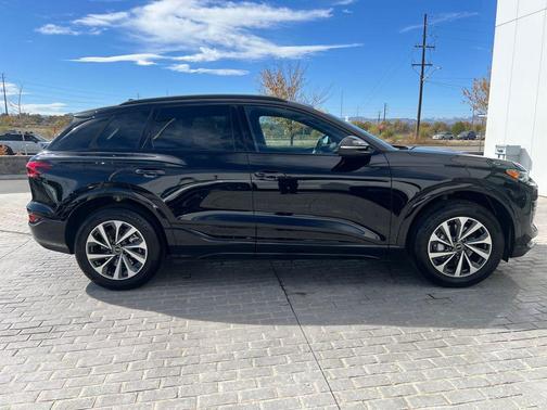 2025 Audi Q6 e-tron Premium quattro