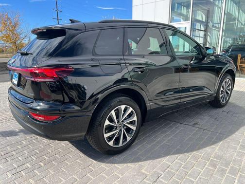 2025 Audi Q6 e-tron Premium quattro