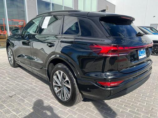 2025 Audi Q6 e-tron Premium quattro