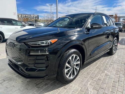 2025 Audi Q6 e-tron Premium quattro