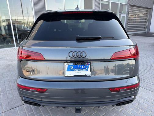 Daytona Gray Pearl Effect 2023 Audi Q5 e 55 S line Premium Plus