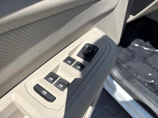 2025 Volkswagen Atlas 2.0T SE w/Technology 4MOTION