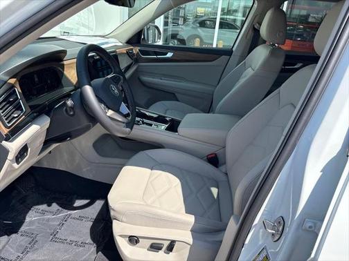 2025 Volkswagen Atlas 2.0T SE w/Technology 4MOTION