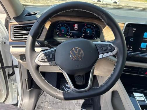 2025 Volkswagen Atlas 2.0T SE w/Technology 4MOTION