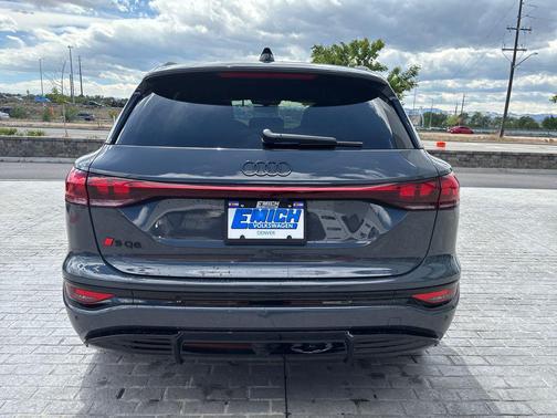 Magnet Gray 2025 Audi SQ6 e-tron Prestige quattro