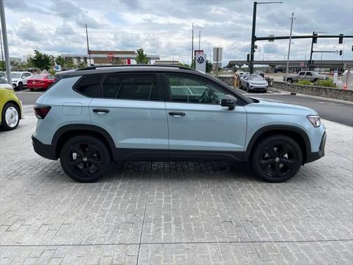 2025 Volkswagen Taos 1.5T SE Black