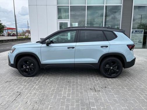 2025 Volkswagen Taos 1.5T SE Black