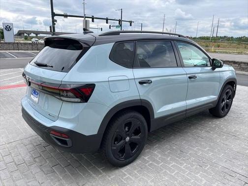2025 Volkswagen Taos 1.5T SE Black