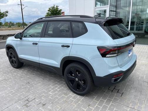 2025 Volkswagen Taos 1.5T SE Black