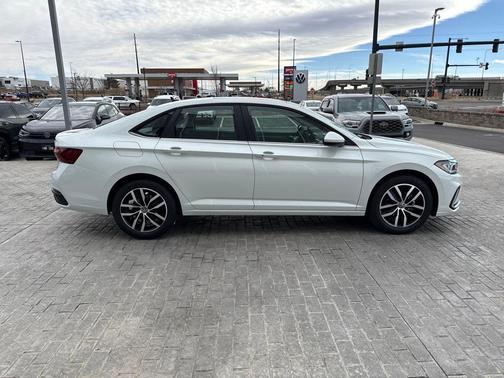 Opal White Pearl 2026 Volkswagen Jetta 1.4T SE