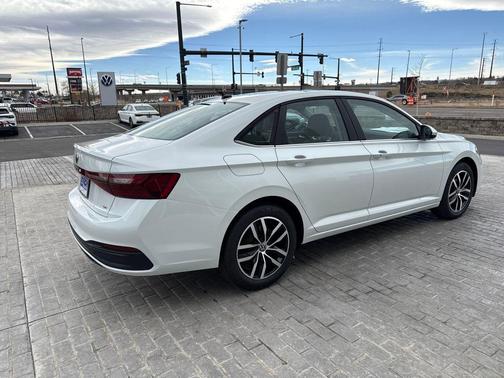 Opal White Pearl 2026 Volkswagen Jetta 1.4T SE