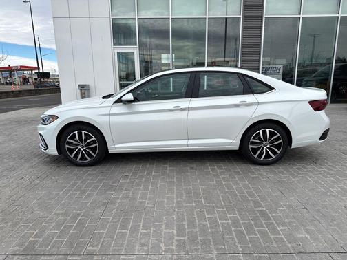 Opal White Pearl 2026 Volkswagen Jetta 1.4T SE