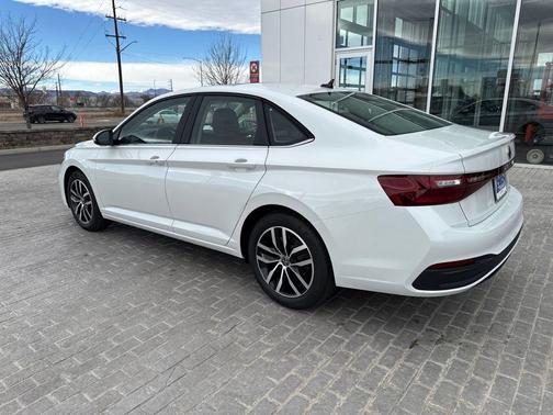 Opal White Pearl 2026 Volkswagen Jetta 1.4T SE