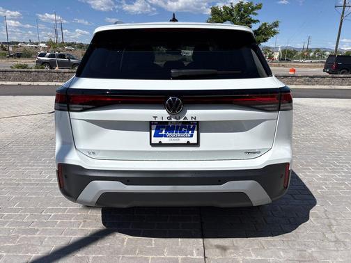 Pure White 2026 Volkswagen Tiguan 2.0T SE 4MOTION