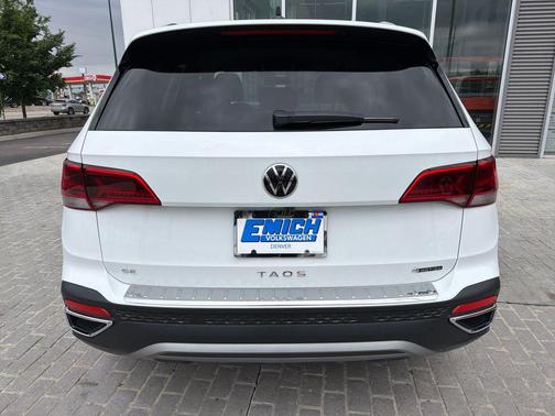 Pure White 2022 Volkswagen Taos 1.5T SE