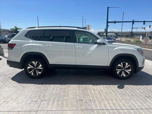 2025 Volkswagen Atlas 2.0T SE