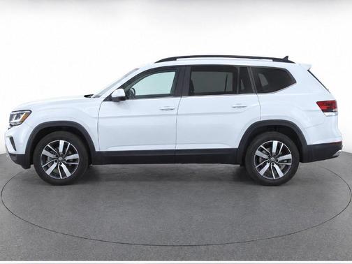 Pure White 2022 Volkswagen Atlas 2.0T SE